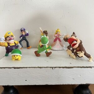 Lot Of 8 Mario Figures - Warrio, Waluigi, Peach, Daisy, Donkey Kong, Yoshi +
